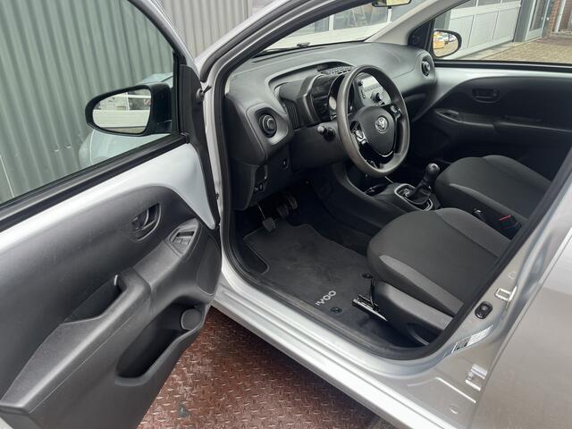 Toyota AYGO 1.0 VVT-i x-fun Airco Cruise controle Trekhaak Radio met Bleutooth voorbereiding Usb aansluiting 1e eigenaar volledige onderhoudshistorie aanwezig