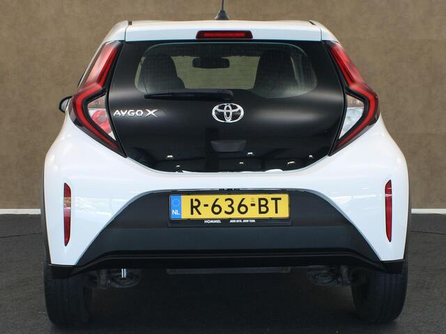 Toyota AYGO X 1.0 VVT-i MT Play - ORIGINEEL NEDERLANDSE AUTO - ACHTERUITRIJCAMERA - AIRCO - APPLE CARPLAY/ANDROID AUTO - CRUISE CONTROL ADAPTIEF - GROOTLICHT ASSISTANT - BLUETOOTH TELEFOONVOORBEREIDING - VOLLEDIG HOMMEL ONDERHOUDEN