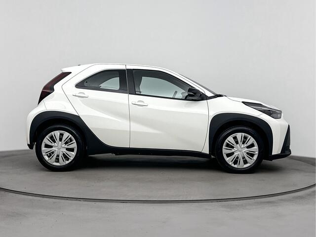 Toyota AYGO X Hybrid 115 play | Apple Carplay & Android Auto | Parkeercamera | Onderweg-naar-dealer*
