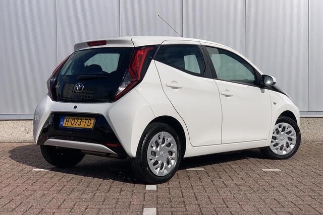 Toyota AYGO 1.0 VVT-i x-play