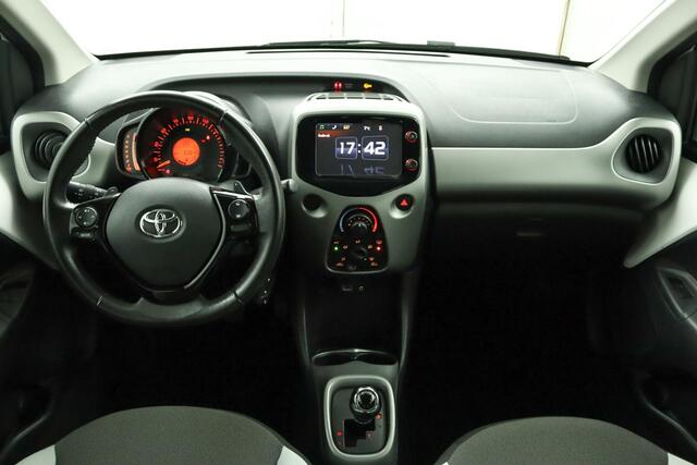 Toyota AYGO 1.0 VVT-i x-cite | Cabrio dak | Achteruitrijcamera | Lichtmetalen velgen | Automaat |