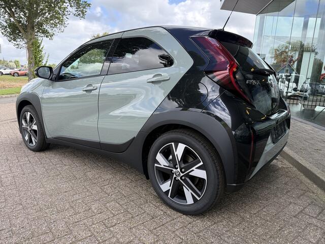 Toyota AYGO X Hybrid 115 pulse Automaat ** Stoelverwarming ** Camera ** Carplay **