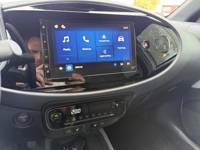 Toyota AYGO X Hybrid 115 pulse Automaat ** Stoelverwarming ** Camera ** Carplay **