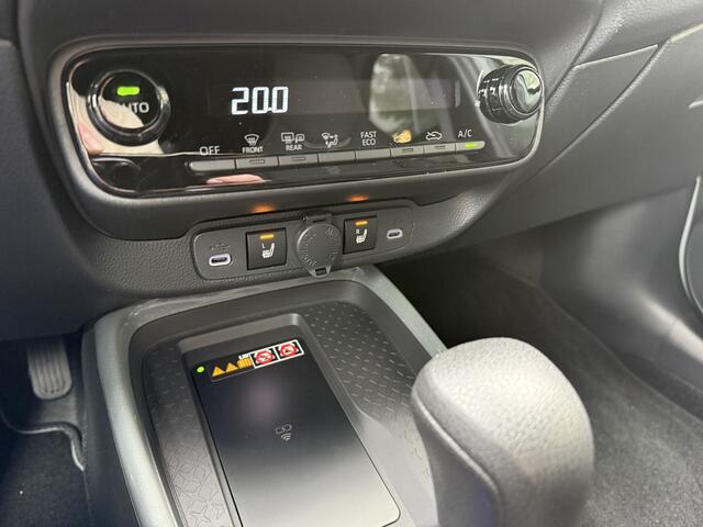 Toyota AYGO X Hybrid 115 pulse Automaat ** Stoelverwarming ** Camera ** Carplay **