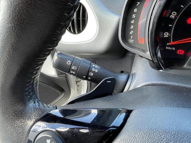 Toyota AYGO 1.0 VVT-i x-play , Automaat, Origineel NL