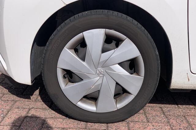 Toyota AYGO 1.0 VVT-i x-play / Camera / Bluetooth / AC /