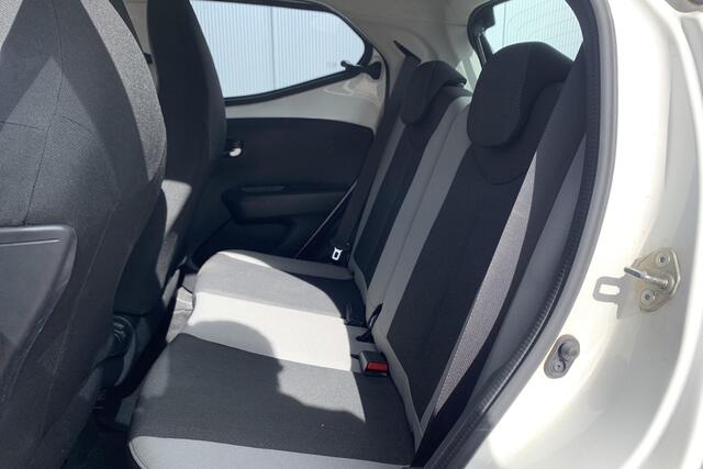 Toyota AYGO 1.0 VVT-i x-play / Camera / Bluetooth / AC /