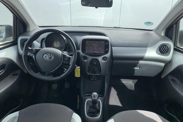 Toyota AYGO 1.0 VVT-i x-play / Camera / Bluetooth / AC /