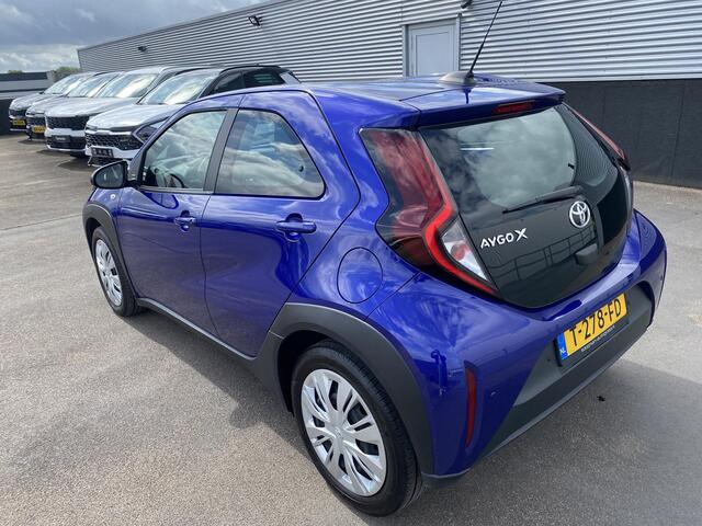 Toyota AYGO X 1.0 VVT-i S-CVT Play Lage KM stand, achteruitrij camera, parkeersensoren, navigatie Apple CarPlay/Android auto, adaptieve cruise control