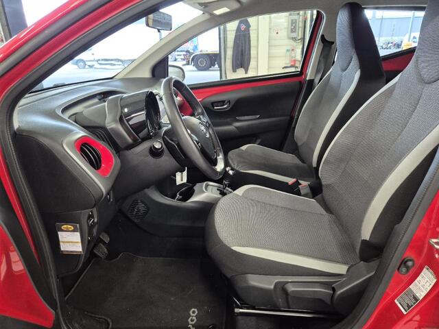Toyota AYGO 1.0 VVT-i x-play AUTOMAAT! Camera! Nwe APK! VERWACHT!!