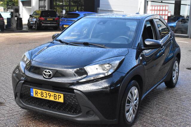 Toyota AYGO X 1.0 VVT-i MT Play 1e Eigenaar | Carplay Navigatie | Camera | Airco | Adaptieve Cruise | 12 mnd BOVAG garantie | Whatsapp 06-53188999