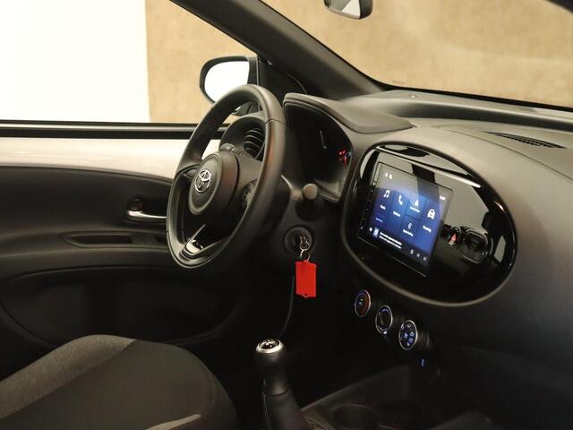 Toyota AYGO X 1.0 VVT-i MT Play - ORIGINEEL NEDERLANDSE AUTO - ACHTERUITRIJCAMERA - AIRCO - APPLE CARPLAY/ANDROID AUTO - CRUISE CONTROL ADAPTIEF - GROOTLICHT ASSISTANT - BLUETOOTH TELEFOONVOORBEREIDING - VOLLEDIG HOMMEL ONDERHOUDEN