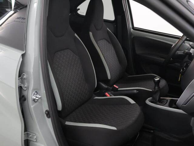 Toyota AYGO X 1.0 VVT-i MT Pulse | Achteruitrijcamera | Climate Control | Lichtmetalen velgen | Adaptieve Cruise Control |