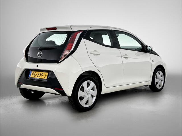 Toyota AYGO 1.0 VVT-i x-play Automaat | 1e eigenaar | Dealer onderhouden | Leseman opg 29-8
