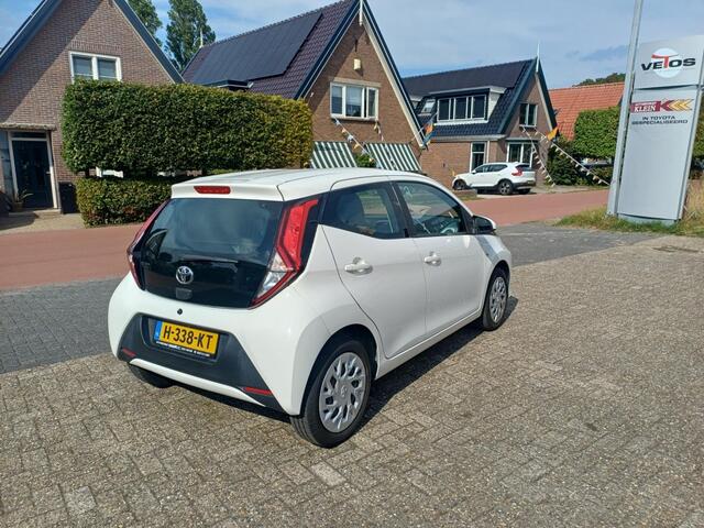 Toyota AYGO 1.0 VVT-i x-play