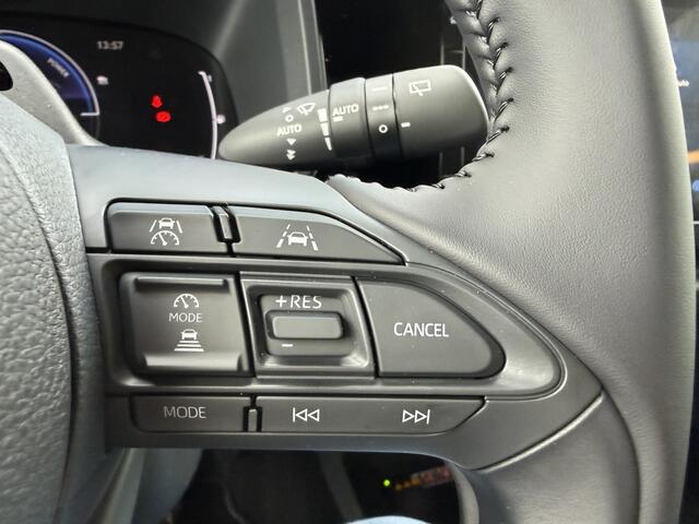 Toyota AYGO X Hybrid 115 pulse Automaat ** Stoelverwarming ** Camera ** Carplay ** Keyless
