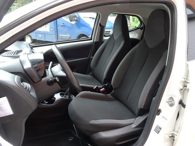 Toyota AYGO 1.0 VVT-i X-Fun 5-deurs Airco/Historie/APK 08-2027