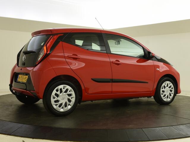 Toyota AYGO 1.0 VVT-i x-play limited | Carplay | Trekhaak | Camera