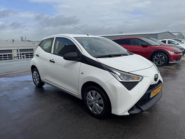 Toyota AYGO 1.0 VVT-i x-fun Nederlandse auto, airconditioning, neerklapbare achterbank, centrale deurvergrendeling met afstandsbediening, nette auto!