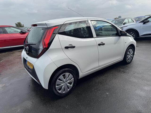 Toyota AYGO 1.0 VVT-i x-fun Nederlandse auto, airconditioning, neerklapbare achterbank, centrale deurvergrendeling met afstandsbediening, nette auto!