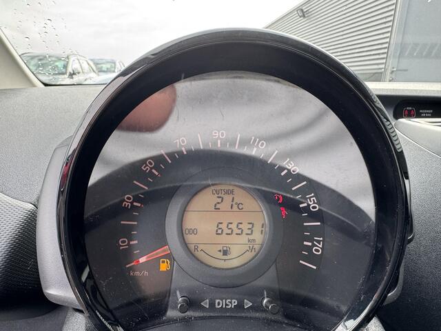 Toyota AYGO 1.0 VVT-i x-fun Nederlandse auto, airconditioning, neerklapbare achterbank, centrale deurvergrendeling met afstandsbediening, nette auto!