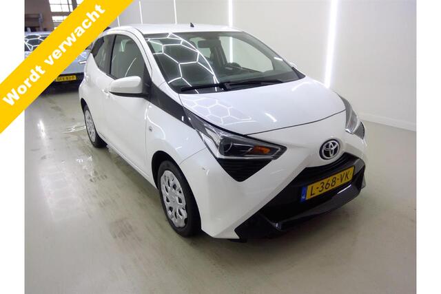 Toyota AYGO 1.0 VVT-i x-play, 1e eig! Camera! Carplay! VERWACHT!