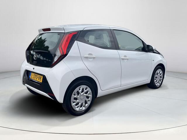 Toyota AYGO 1.0 VVT-i x-play | 5 deurs | Carplay | Navigatie | Parkeercamera | Leder stuurwiel |