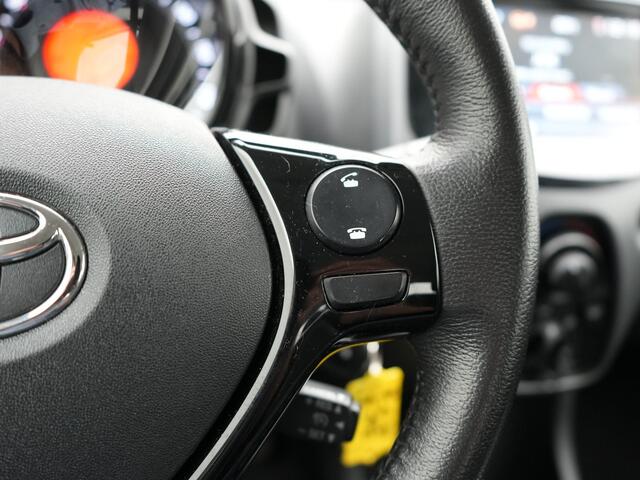 Toyota AYGO 1.0 VVT-i x-play | NL Auto | Dealer Onderhouden | Achteruitrijcamera |