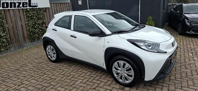 Toyota AYGO X 1.0 VVT-i MT Car-play
