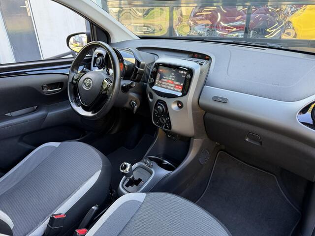 Toyota AYGO 1.0 VVT-i x-play Automaat | 59.493 KM | Camera | Airco | 5-Deurs | LM Velgen