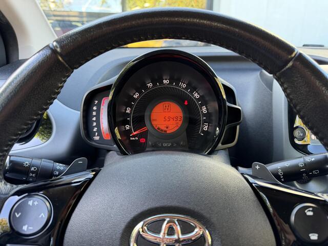 Toyota AYGO 1.0 VVT-i x-play Automaat | 59.493 KM | Camera | Airco | 5-Deurs | LM Velgen