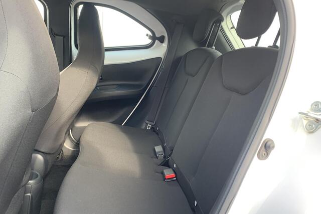 Toyota AYGO X 1.0 VVT-i MT Play / Camera / Apple Carplay & Android Auto / DAB /