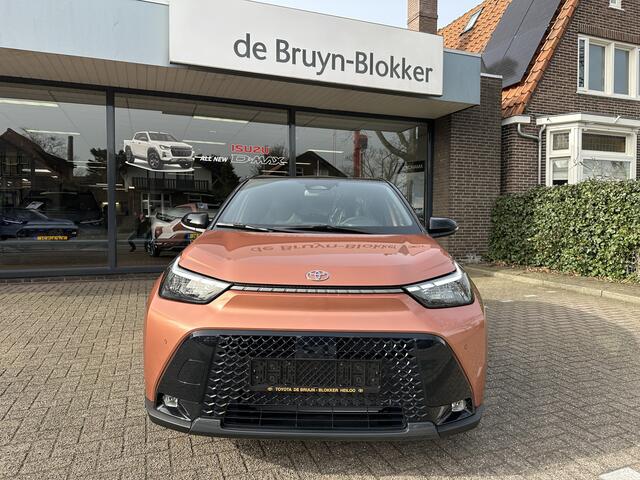 Toyota AYGO X Hybrid 115 envy halflederen bekleding / stoelverwarming / keyless start / parkeersensoren voor + achter / Navigatie / Apple Carplay / Android Auto / parkeercamera / 10 jaar Toyota garantie / rijklaarprijs incl. Toyota Pechhulppas