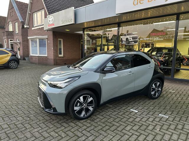 Toyota AYGO X Hybrid 115 pulse stoelverwarming / keyless start / parkeersensoren voor + achter / Navigatie / Apple Carplay / Android Auto / parkeercamera / 10 jaar Toyota garantie / rijklaarprijs incl. Toyota Pechhulppas