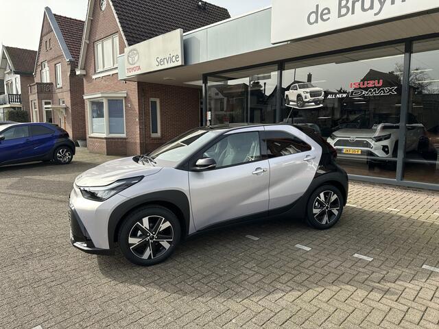 Toyota AYGO X Hybrid 115 pulse stoelverwarming / keyless start / parkeersensoren voor + achter / Navigatie / Apple Carplay / Android Auto / parkeercamera / 10 jaar Toyota garantie / rijklaarprijs incl. Toyota Pechhulppas