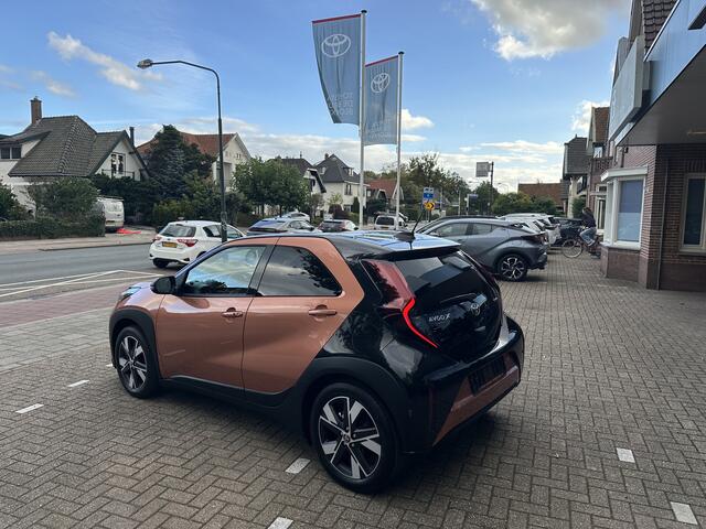 Toyota AYGO X Hybrid 115 pulse stoelverwarming / keyless start / parkeersensoren voor + achter / Navigatie / Apple Carplay / Android Auto / parkeercamera / 10 jaar Toyota garantie / rijklaarprijs incl. Toyota Pechhulppas