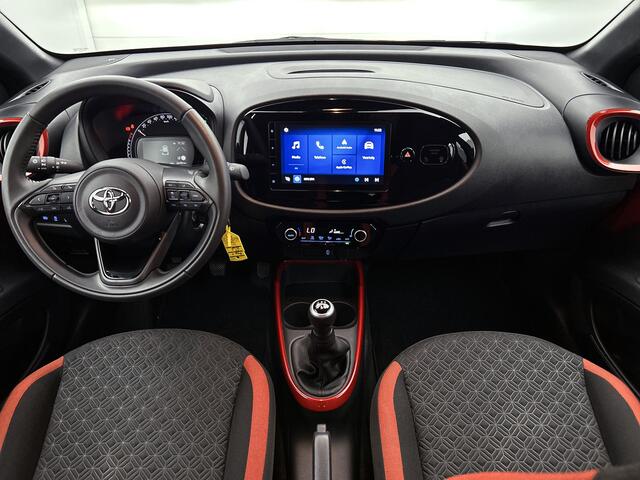 Toyota AYGO X 1.0 VVT-i MT Pulse | Dealer onderhouden | Climate Control | All season banden | LED verlichting | Cruise Control Adaptive | Apple CarPlay/Android Auto | Achteruitrijcamera |