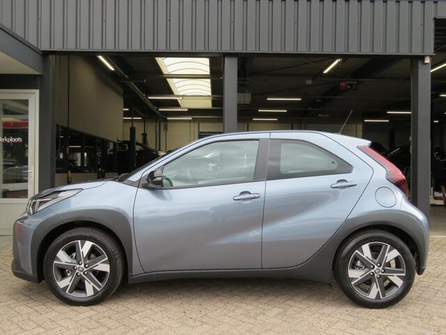 Toyota AYGO HYBRID 115 PLAY NIEUW! / Camera / 17 Inch / Stoelverw. / FABRIEKS garantie