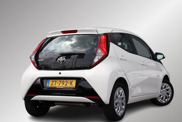 Toyota AYGO 1.0 VVT-i X-Play, Navi, Camera, LED speed limiter.