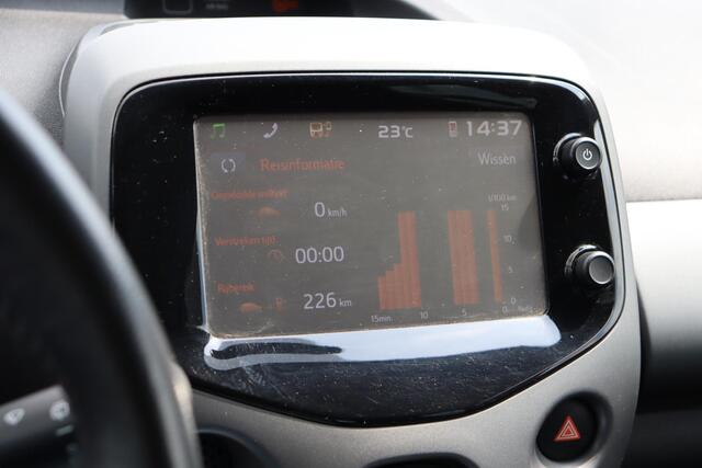Toyota AYGO 1.0 VVT-i X-Play, Navi, Camera, LED speed limiter.