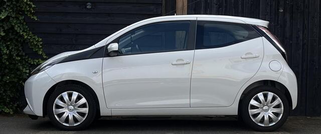 Toyota AYGO 1.0 VVT-i x-play 2017 AIRCO/PARKEERCAMERA/5-DEURS