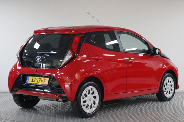 Toyota AYGO 1.0 VVT-i x-play Airco | Cruise | Carplay | Camera | Bluetooth.