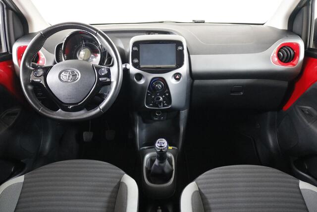 Toyota AYGO 1.0 VVT-i x-play Airco | Cruise | Carplay | Camera | Bluetooth.