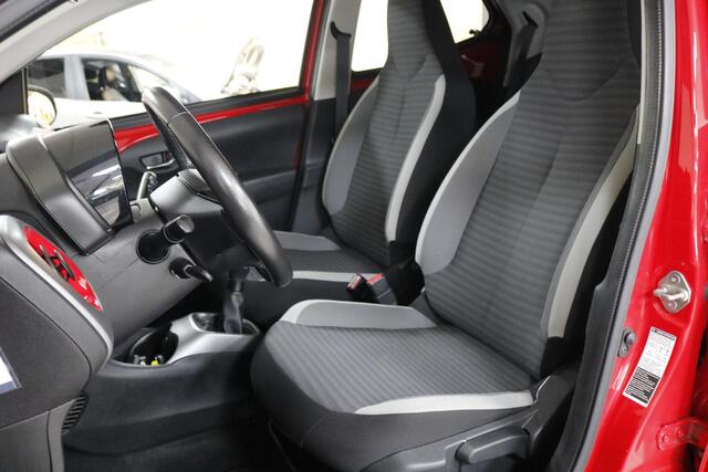 Toyota AYGO 1.0 VVT-i x-play Airco | Cruise | Carplay | Camera | Bluetooth.