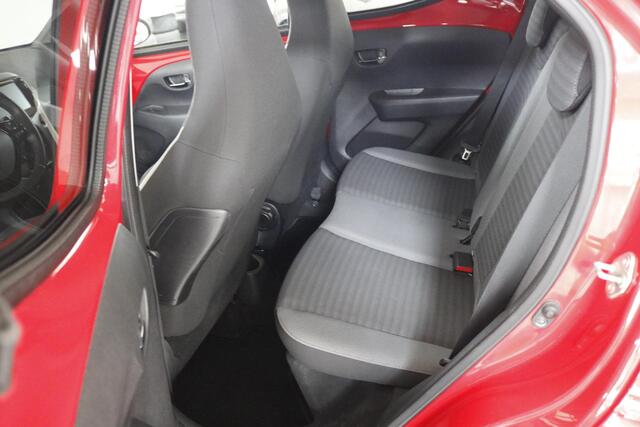 Toyota AYGO 1.0 VVT-i x-play Airco | Cruise | Carplay | Camera | Bluetooth.