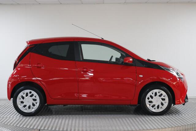 Toyota AYGO 1.0 VVT-i x-play Airco | Cruise | Carplay | Camera | Bluetooth.