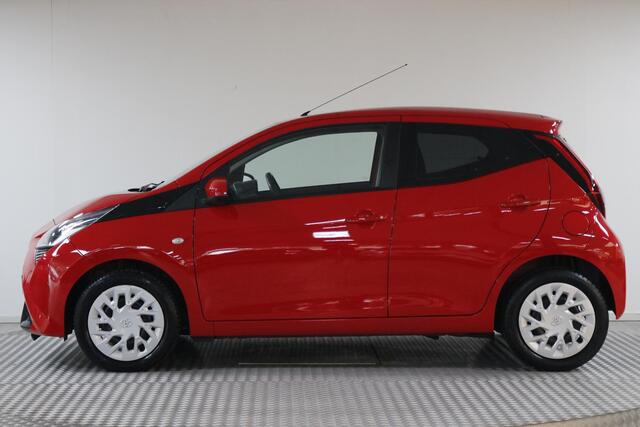 Toyota AYGO 1.0 VVT-i x-play Airco | Cruise | Carplay | Camera | Bluetooth.