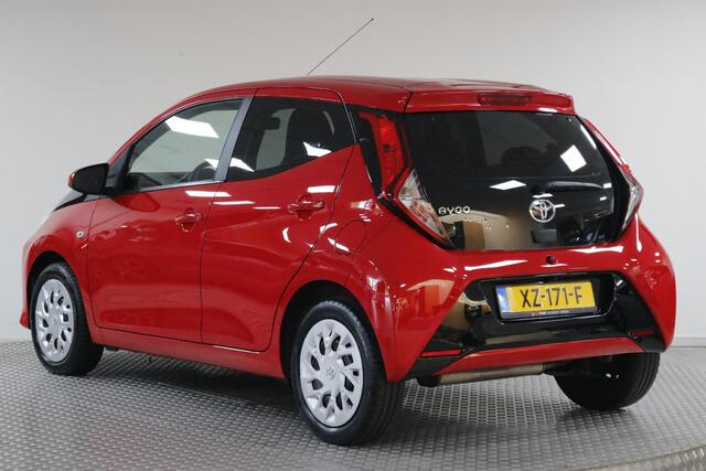Toyota AYGO 1.0 VVT-i x-play Airco | Cruise | Carplay | Camera | Bluetooth.