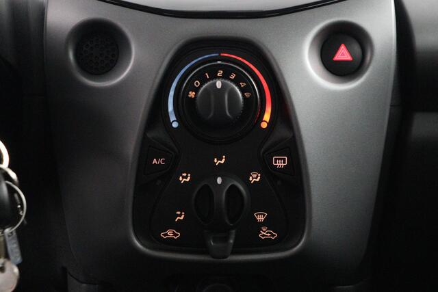 Toyota AYGO 1.0 VVT-i x-play limited | Apple Carplay/Android Auto | Fietsdrager beugel |