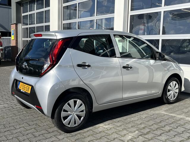 Toyota AYGO 1.0 VVT-i x-fun Airco Cruise controle 5-Deurs Telefoonverbinding Stuurwielbediening 4-Persoons
